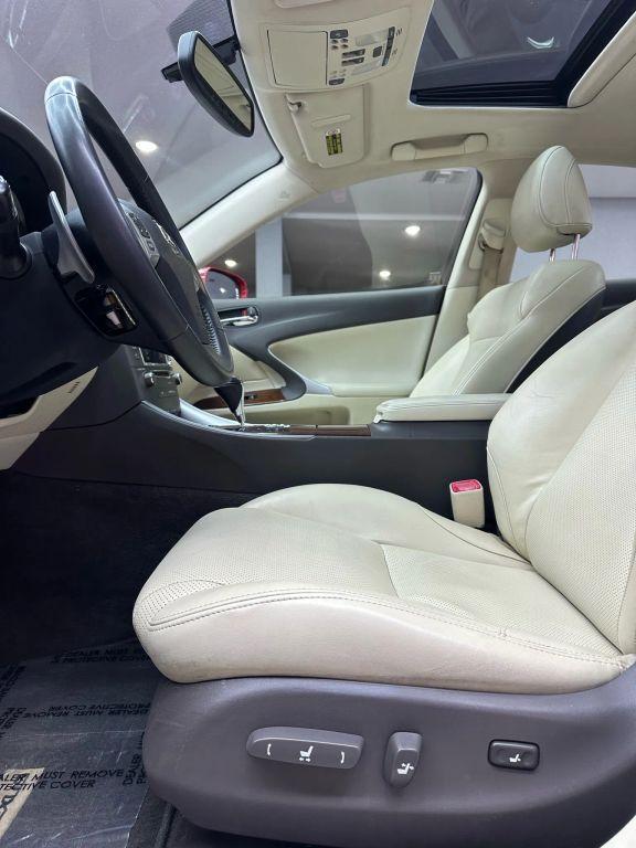 Lexus Is - Thumbnail 17