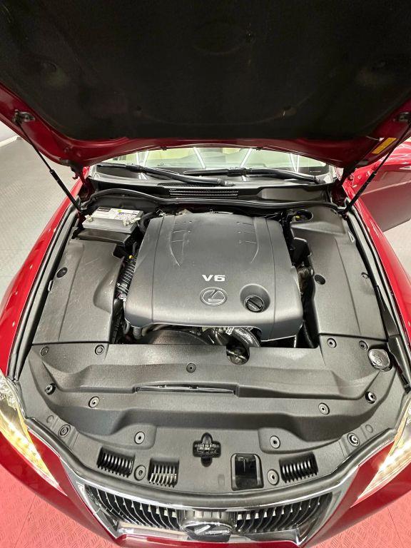 Lexus Is - Thumbnail 3