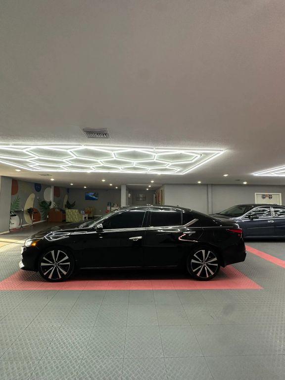 Nissan Altima - Thumbnail 9