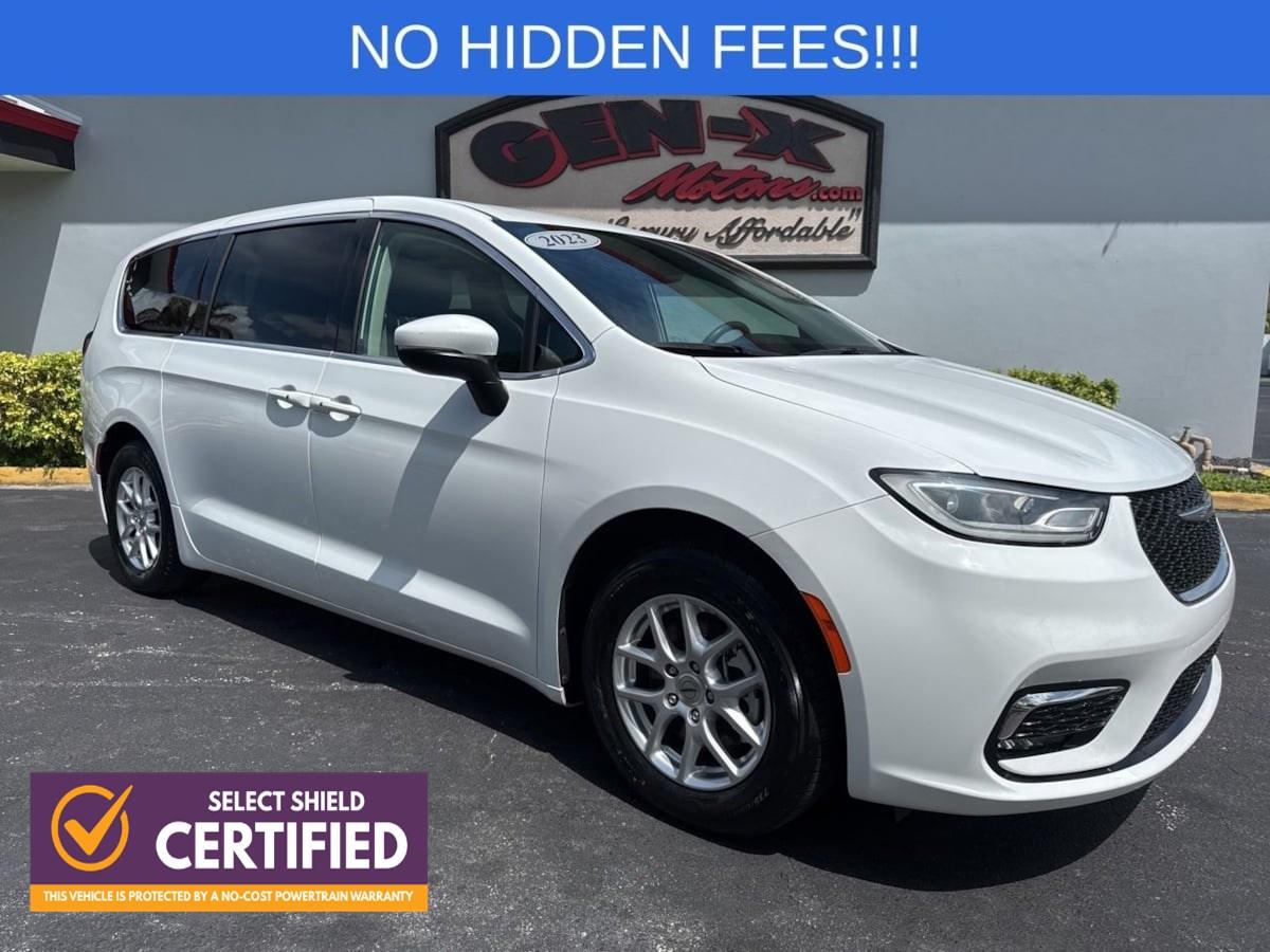 Chrysler Pacifica Touring L - Thumbnail 2