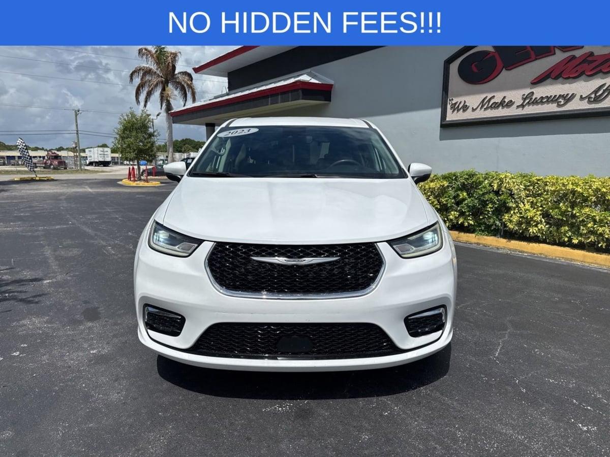 Chrysler Pacifica Touring L - Thumbnail 4