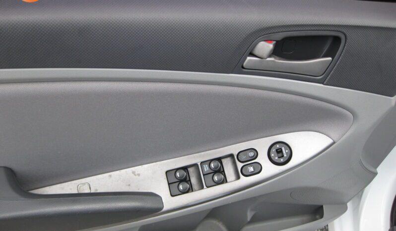 Hyundai Accent - Thumbnail 10