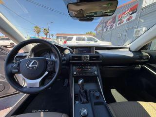 Lexus Is - Thumbnail 2
