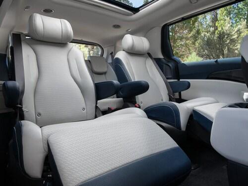 Kia Carnival - Thumbnail 3