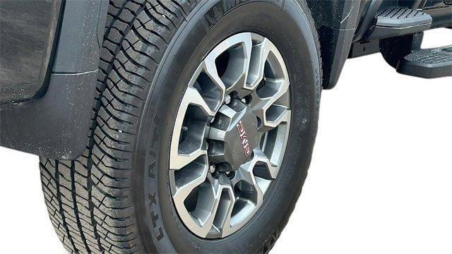 Gmc Sierra 2500 Hd Slt Four Wheel Drive Crew Cab - Thumbnail 13