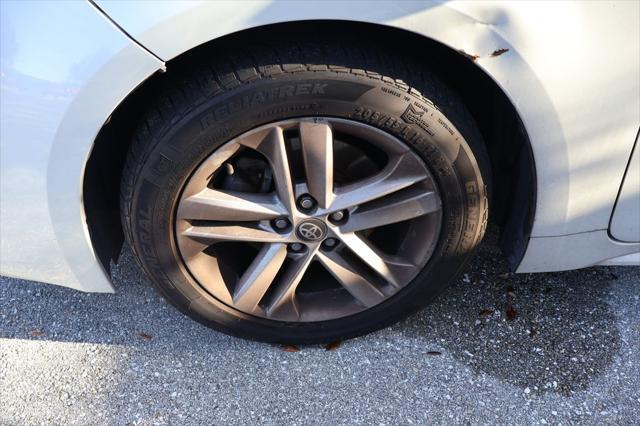 Toyota Corolla Hatchback Se - Thumbnail 4