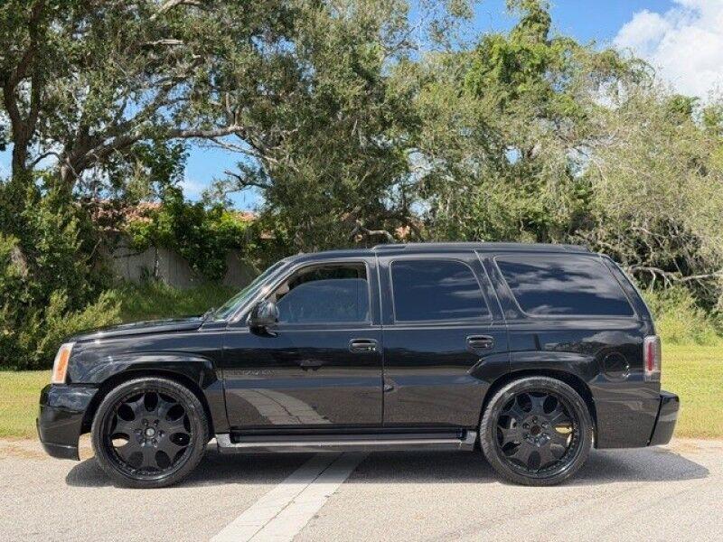 Cadillac ESCALADE - Thumbnail 2