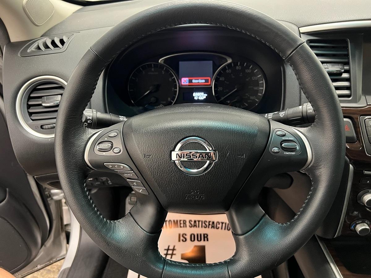 Nissan Pathfinder Platinum Hybrid - Thumbnail 17