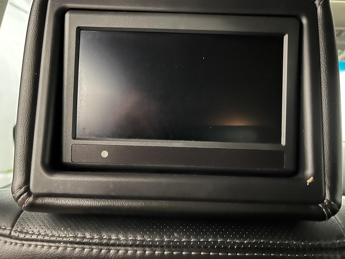 Nissan Pathfinder Platinum Hybrid - Thumbnail 8