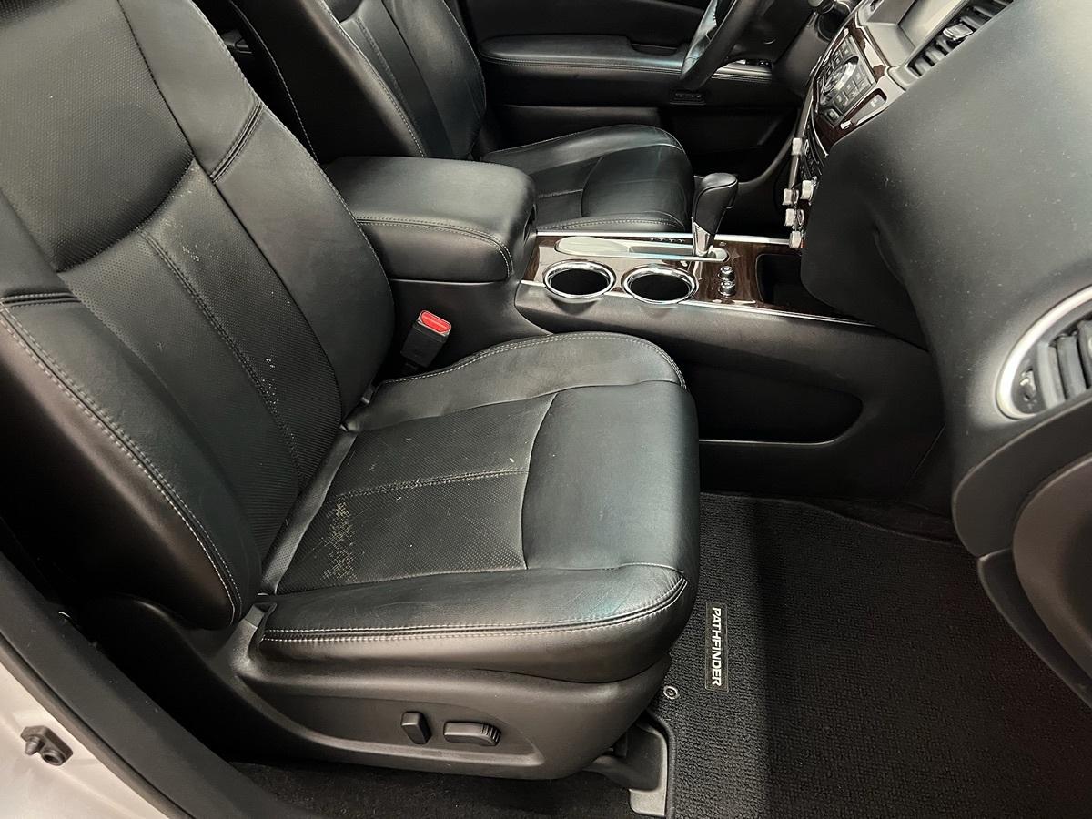 Nissan Pathfinder Platinum Hybrid - Thumbnail 10