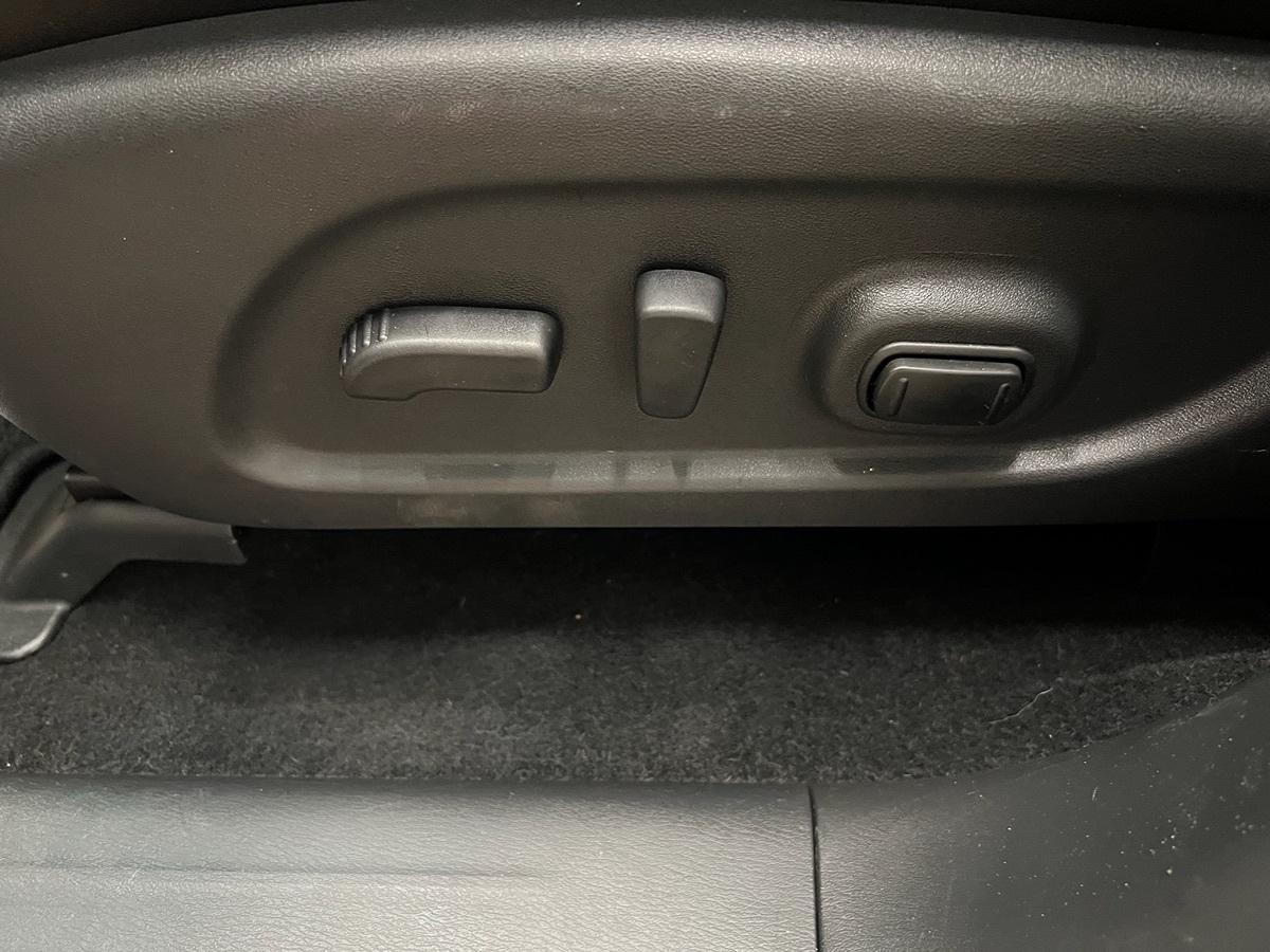 Nissan Pathfinder Platinum Hybrid - Thumbnail 16