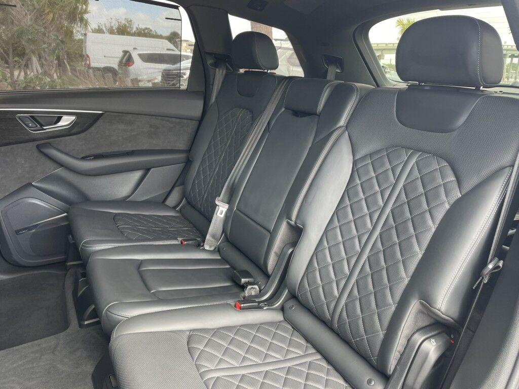 Audi SQ7 - Thumbnail 11