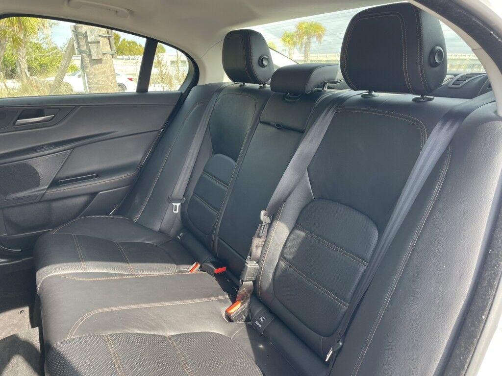 Jaguar XE - Thumbnail 11