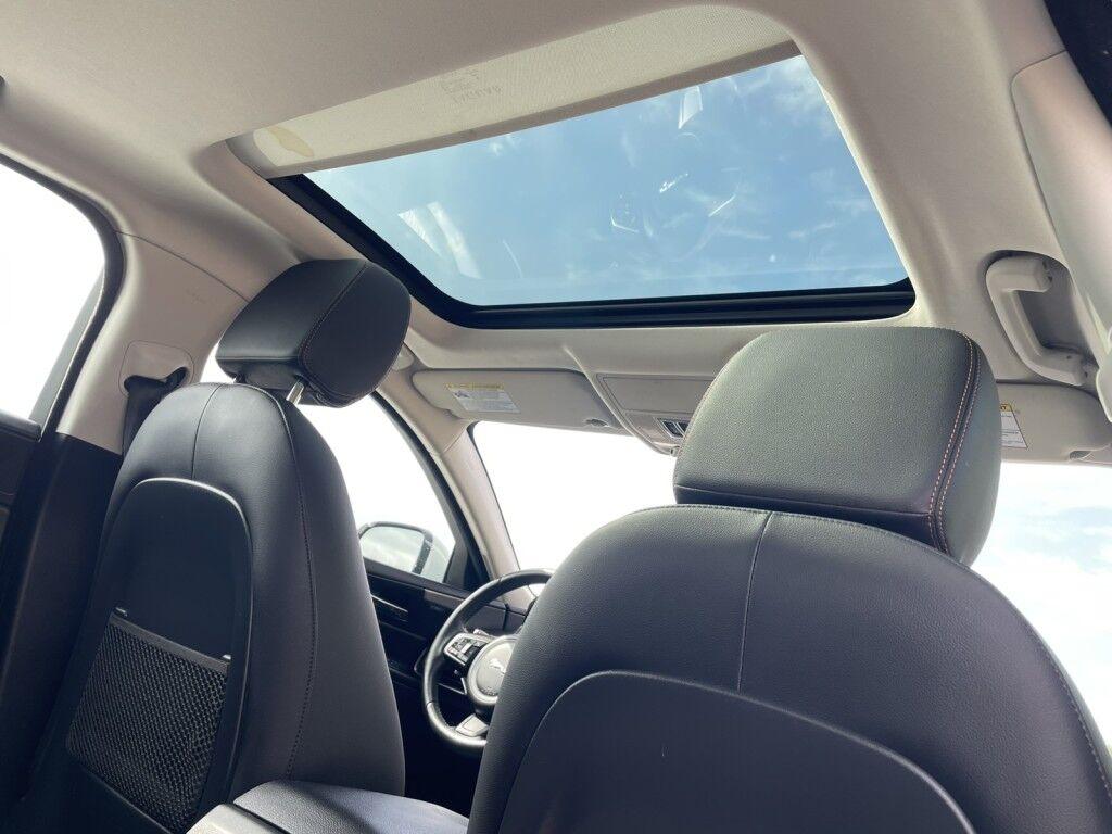 Jaguar XE - Thumbnail 9