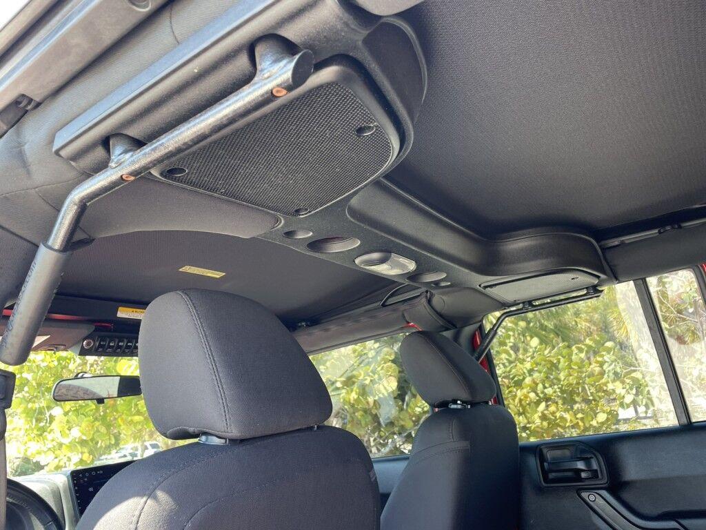 Jeep Wrangler Unlimited - Thumbnail 15