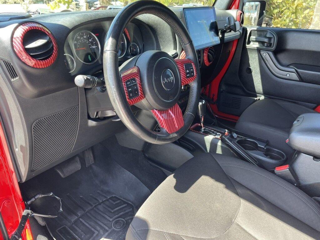 Jeep Wrangler Unlimited - Thumbnail 10