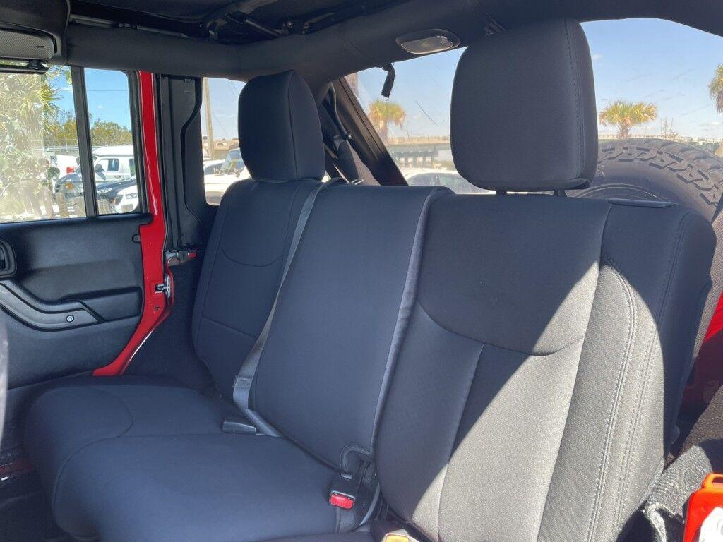 Jeep Wrangler Unlimited - Thumbnail 13