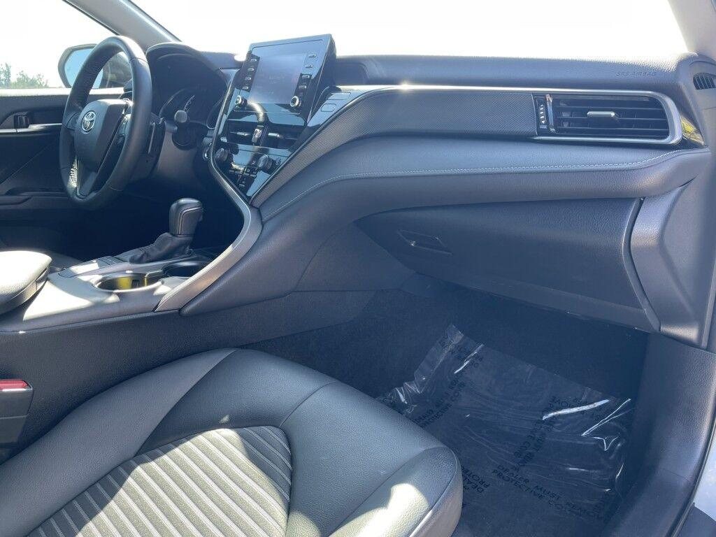Toyota Camry - Thumbnail 8