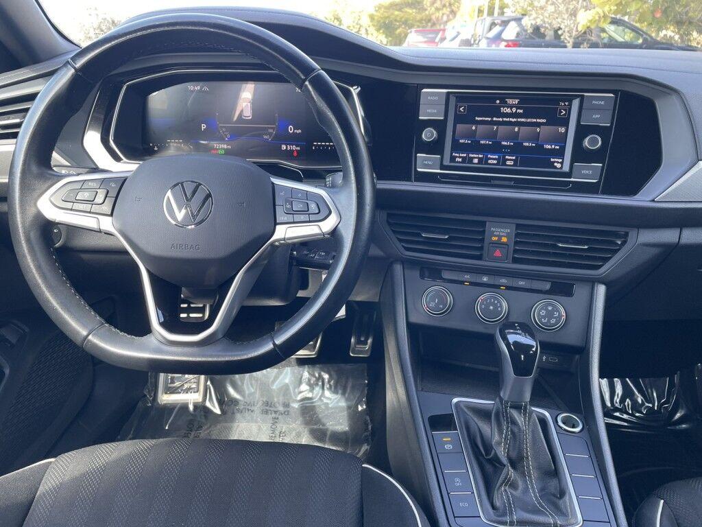 Volkswagen Jetta - Thumbnail 14