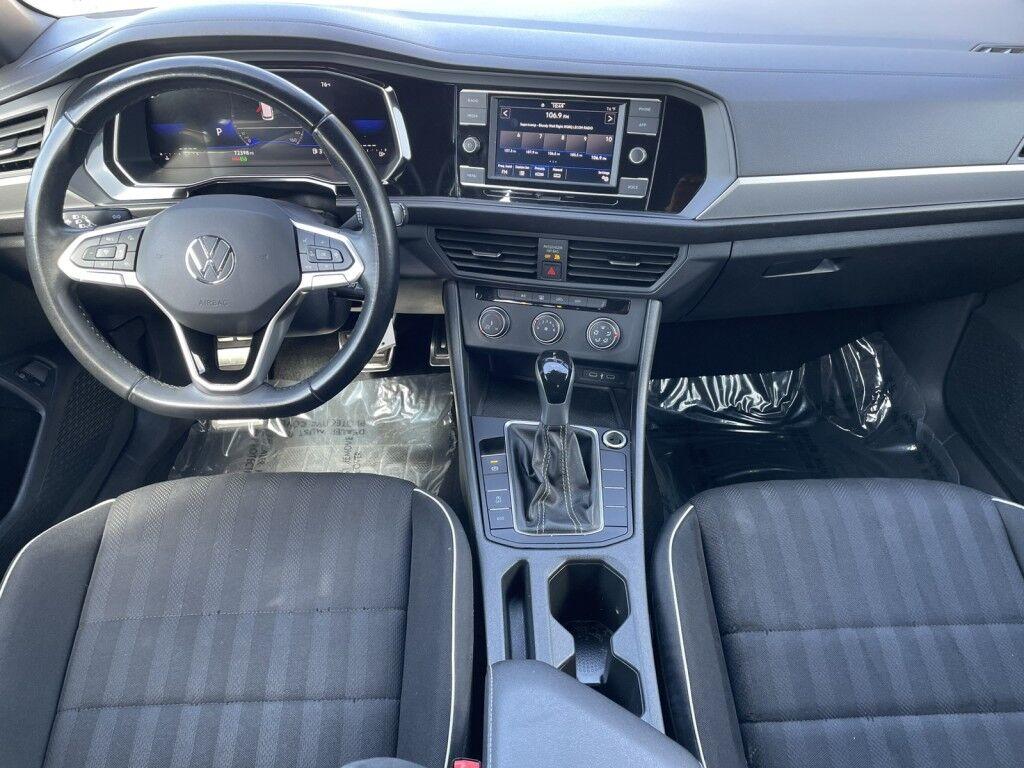 Volkswagen Jetta - Thumbnail 13