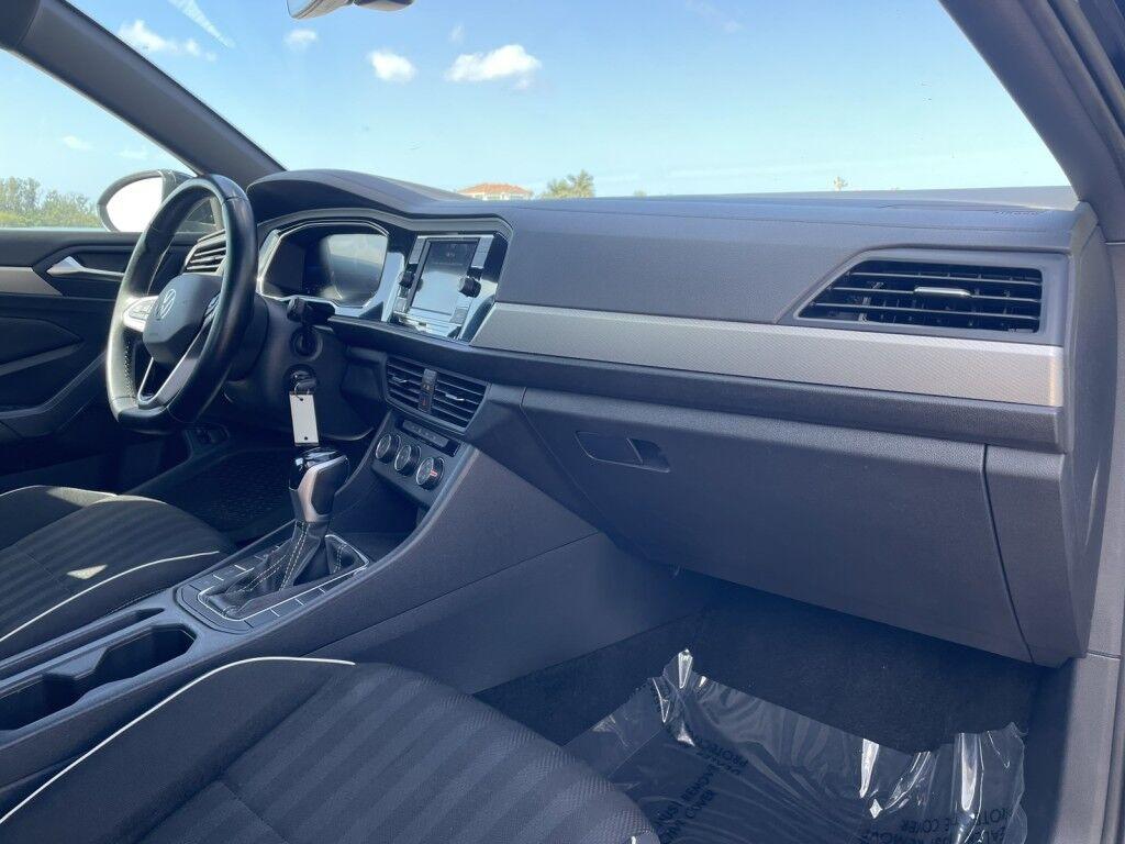 Volkswagen Jetta - Thumbnail 8