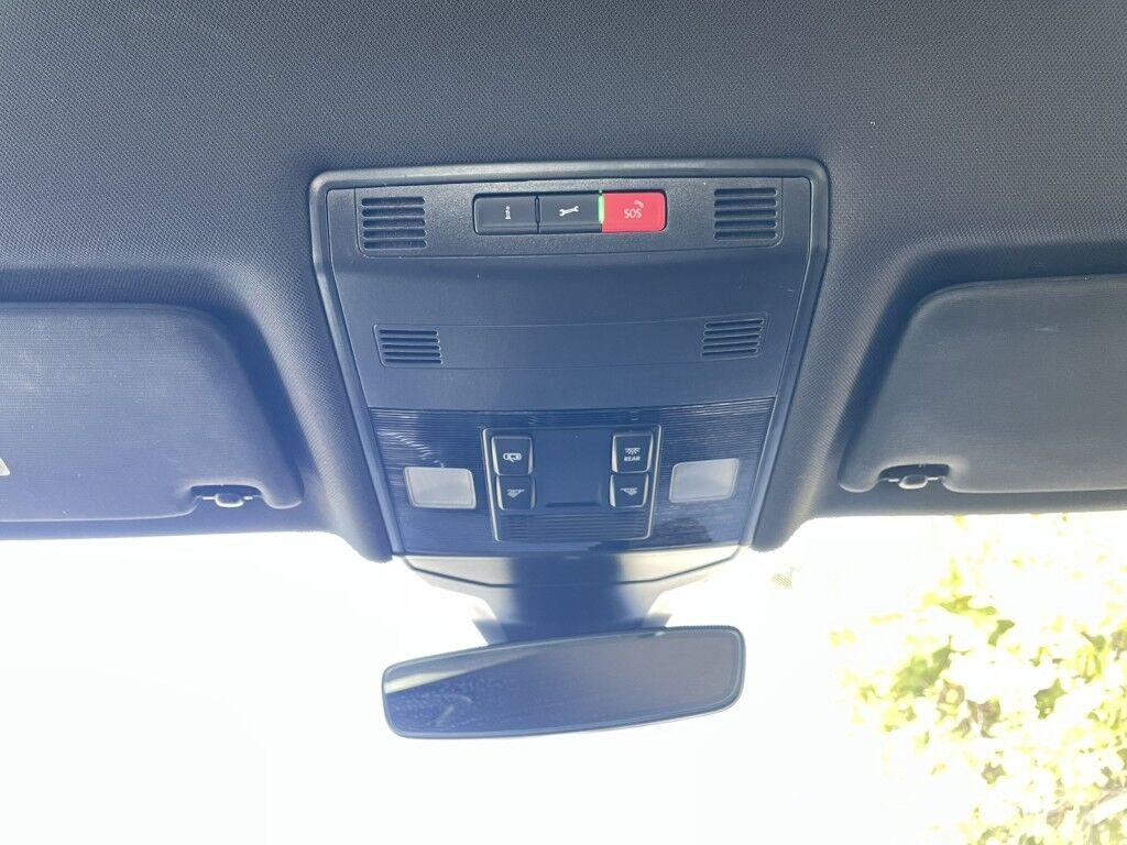 Volkswagen Jetta - Thumbnail 19