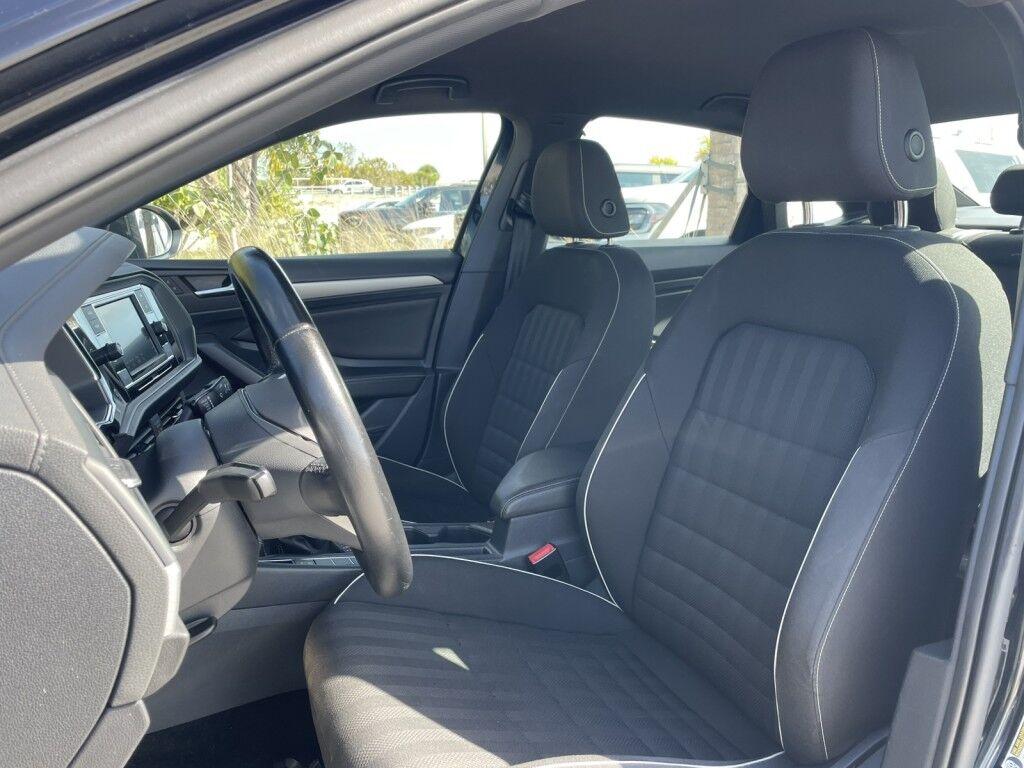 Volkswagen Jetta - Thumbnail 2