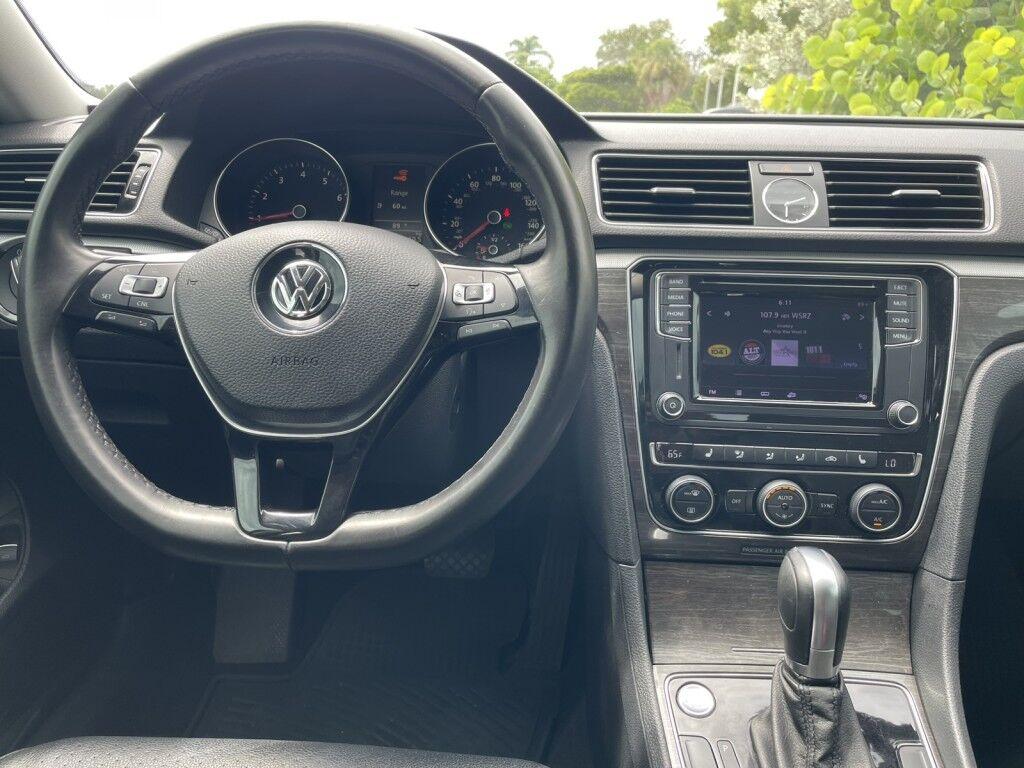 Volkswagen Passat - Thumbnail 13