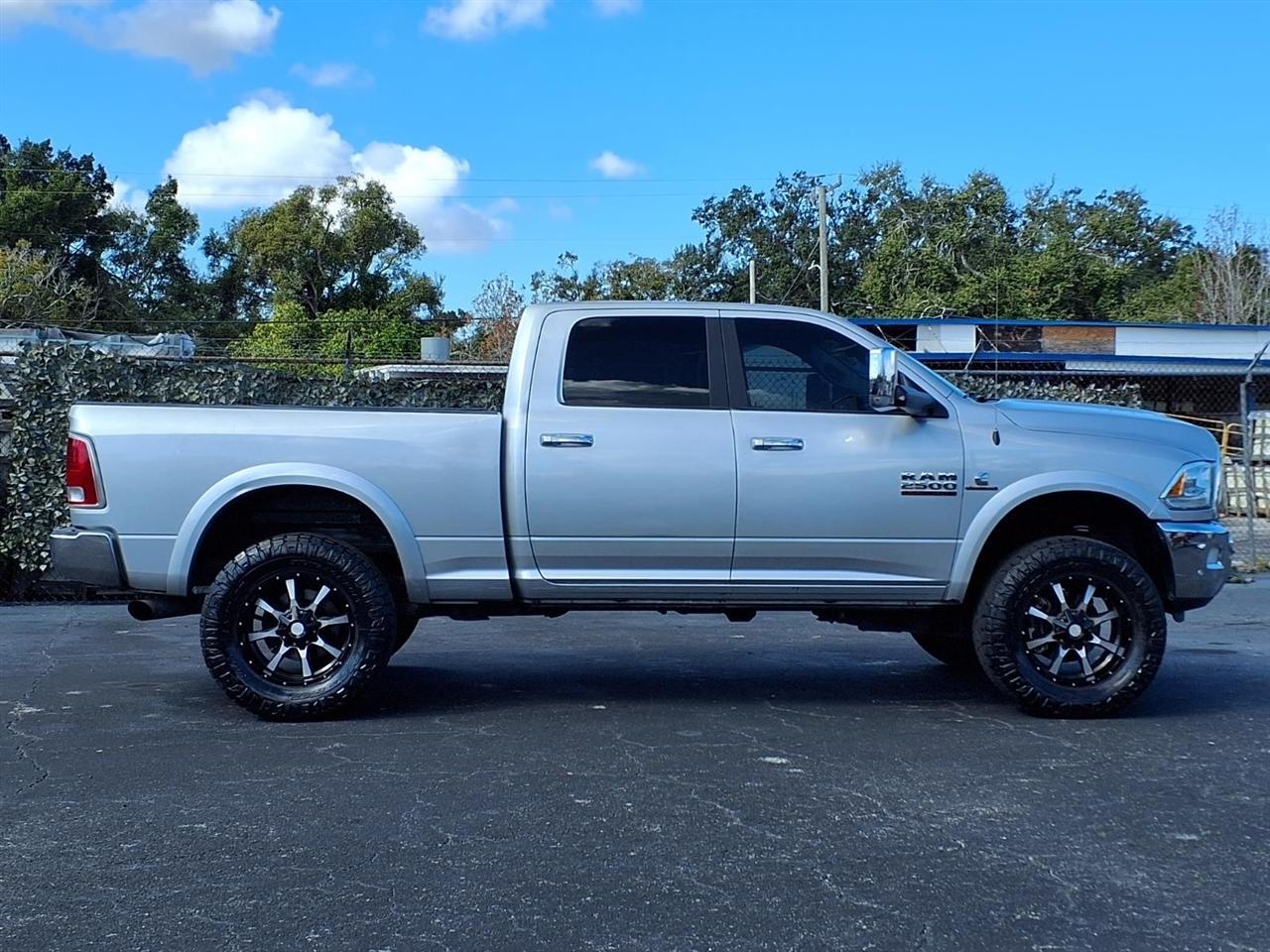 Ram 25004Wd Crew Cab 149" Laramie - Thumbnail 3