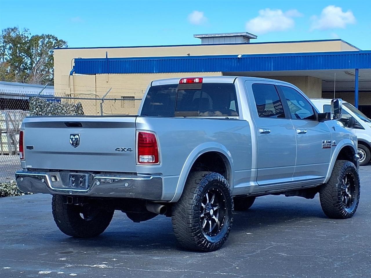 Ram 25004Wd Crew Cab 149" Laramie - Thumbnail 4