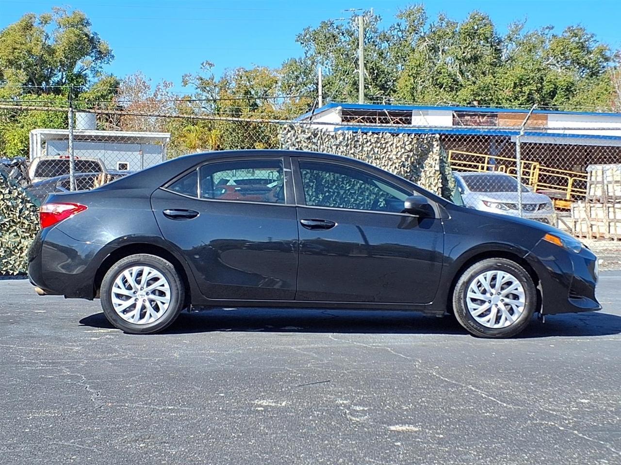 Toyota Corolla - Thumbnail 3