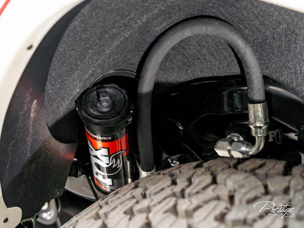 Ford Bronco - Thumbnail 2