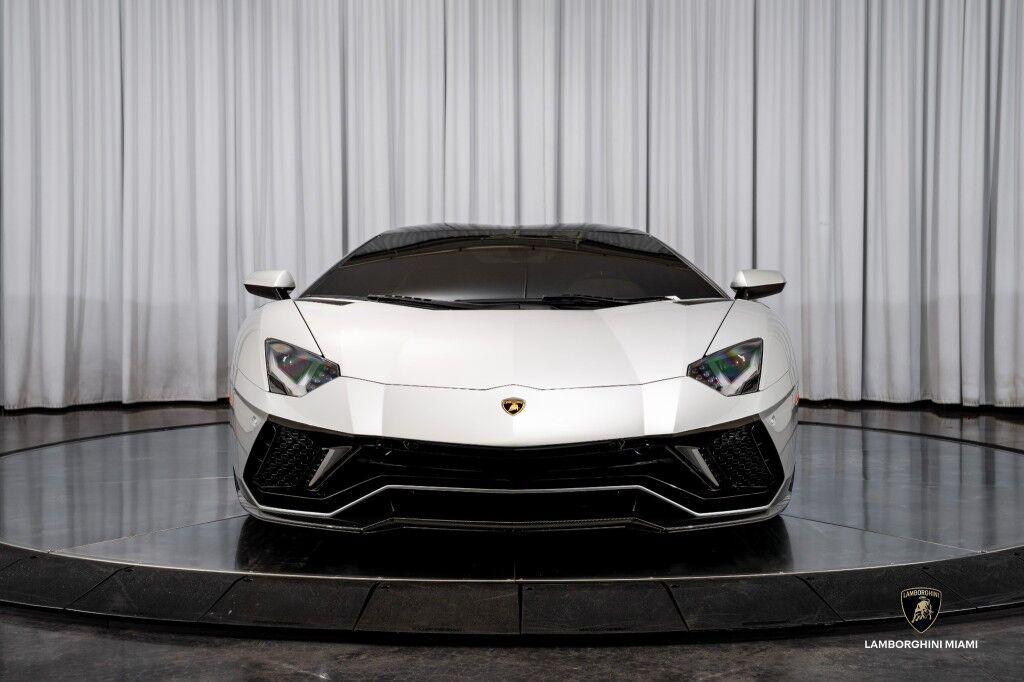 Lamborghini Aventador - Thumbnail 10