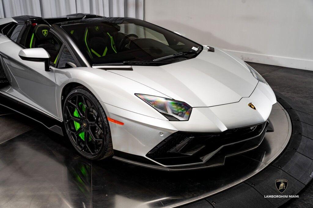 Lamborghini Aventador - Thumbnail 4