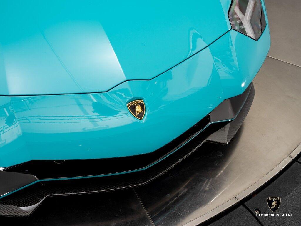 Lamborghini Aventador - Thumbnail 5