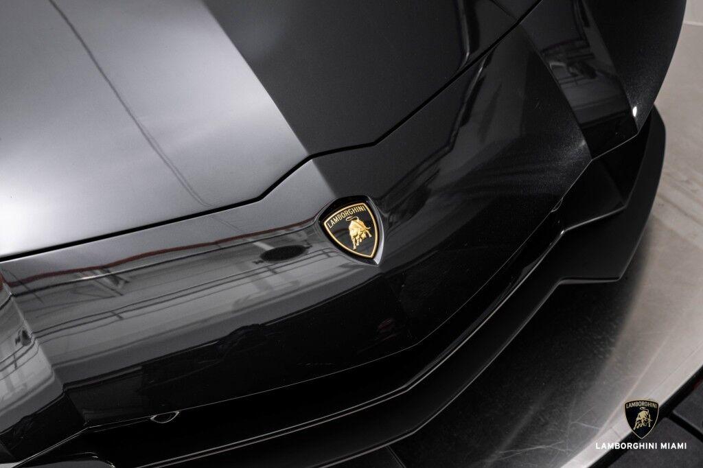 Lamborghini Aventador - Thumbnail 7