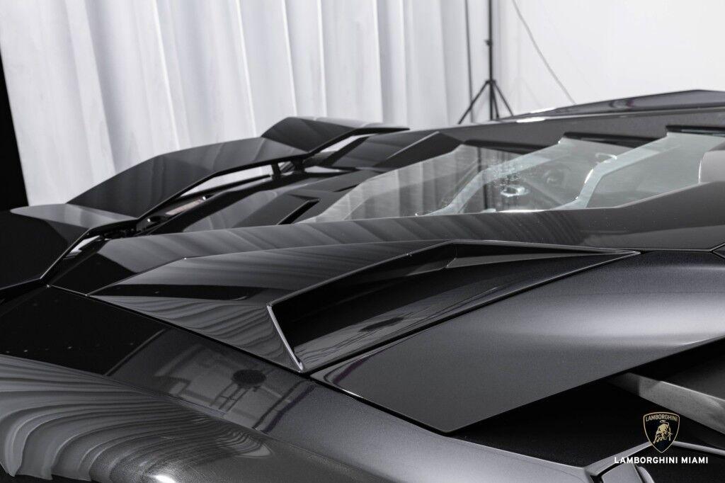 Lamborghini Aventador - Thumbnail 3