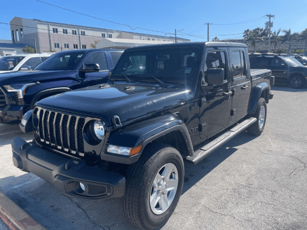 Jeep Gladiator Sport 4Wd Crew Cab - Thumbnail 2