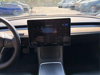 Tesla Model 3 - Thumbnail 18