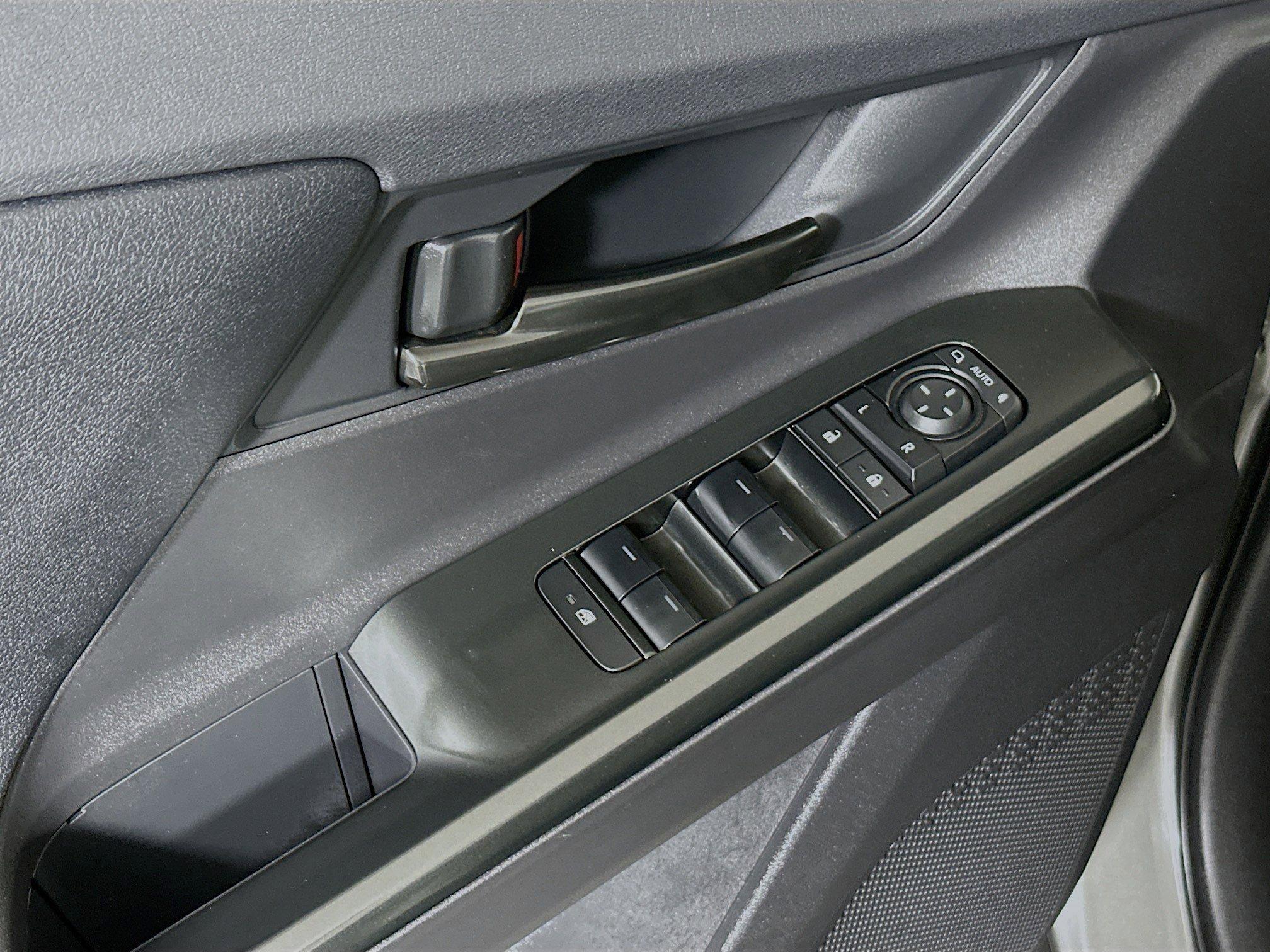 Toyota Bz Xle Fwd Sport Utility - Thumbnail 15