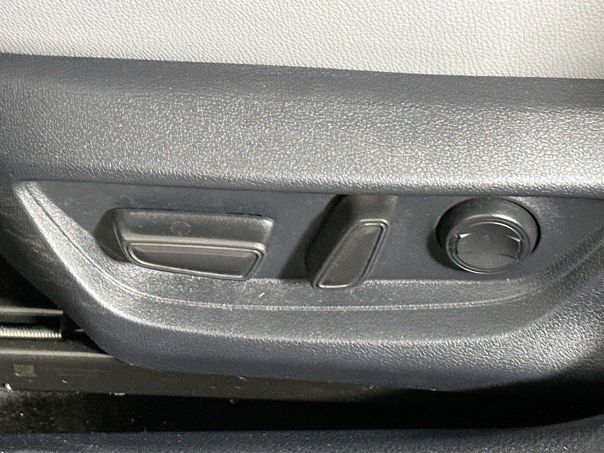 Toyota Camry Se Fwd 4Dr Car - Thumbnail 14