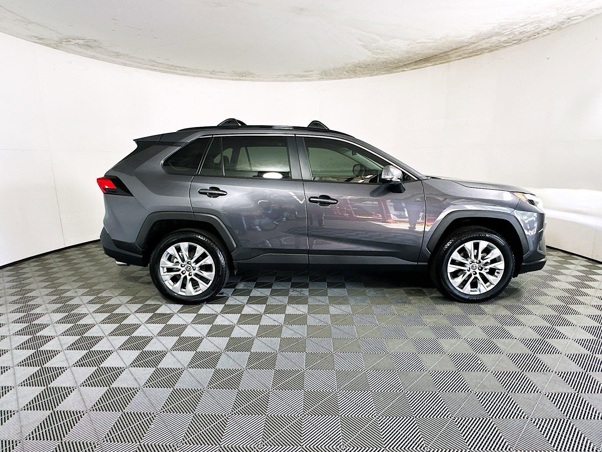 Toyota Rav4 Xle Premium Fwd Sport Utility - Thumbnail 3