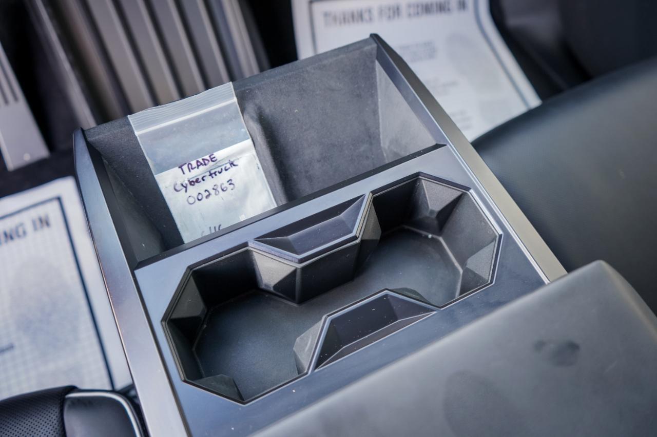 Tesla Cybertruck - Thumbnail 19