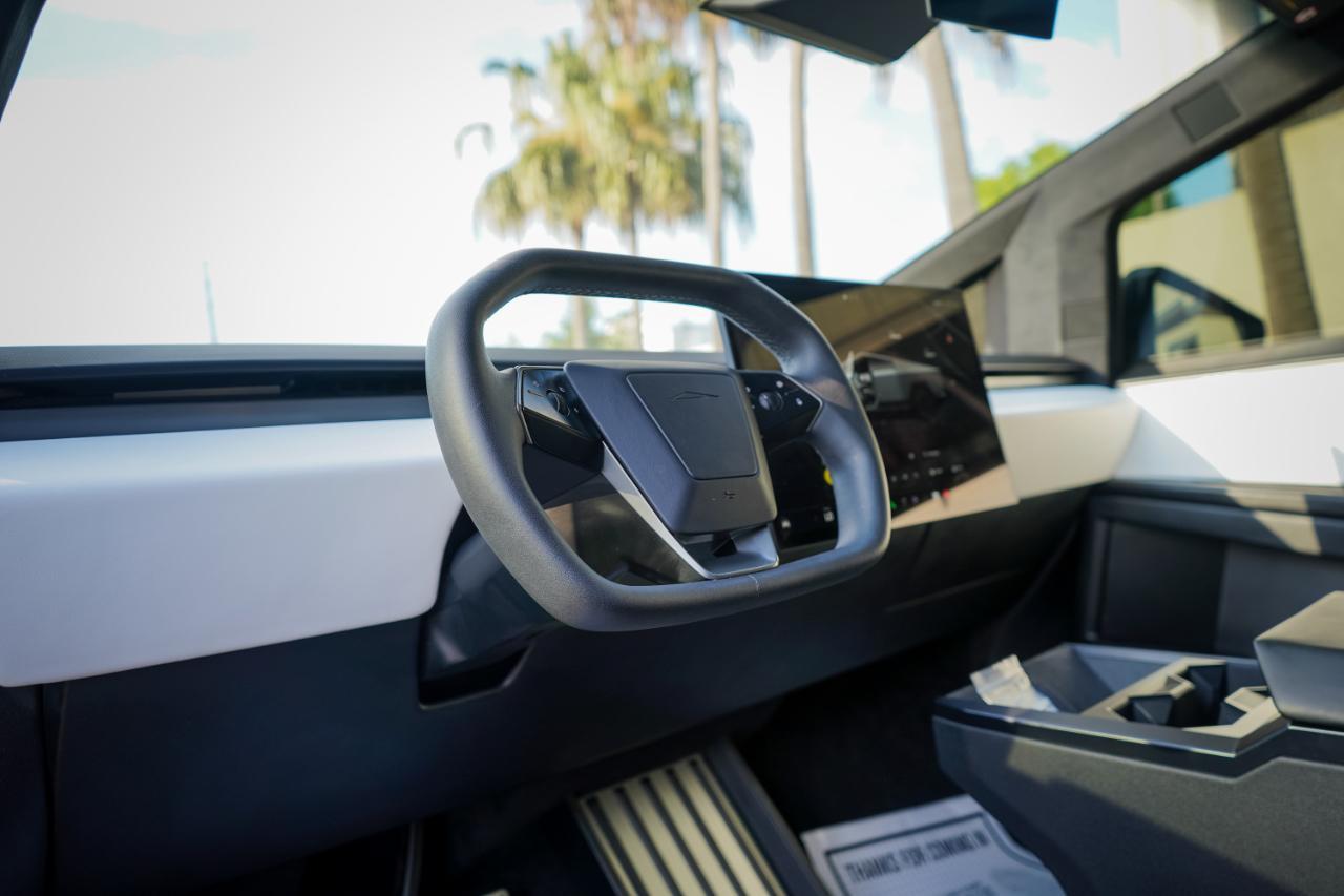 Tesla Cybertruck - Thumbnail 12