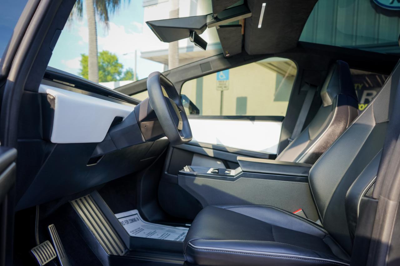 Tesla Cybertruck - Thumbnail 10