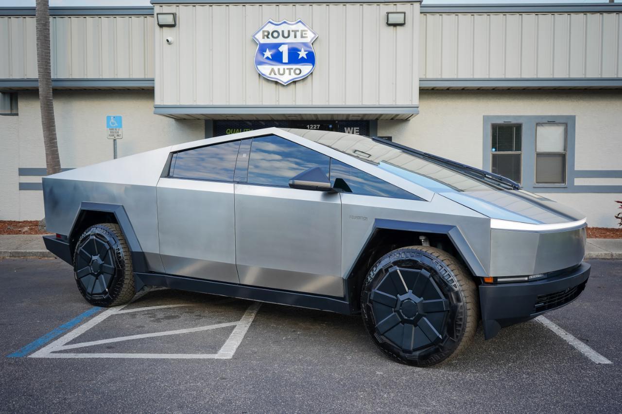 Tesla Cybertruck - Thumbnail 5