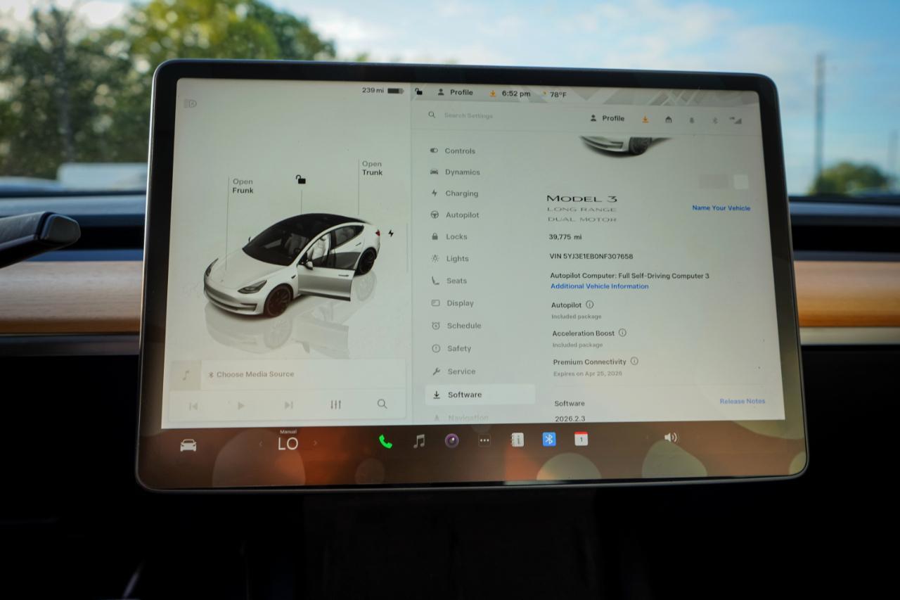 Tesla Model 3 - Thumbnail 13
