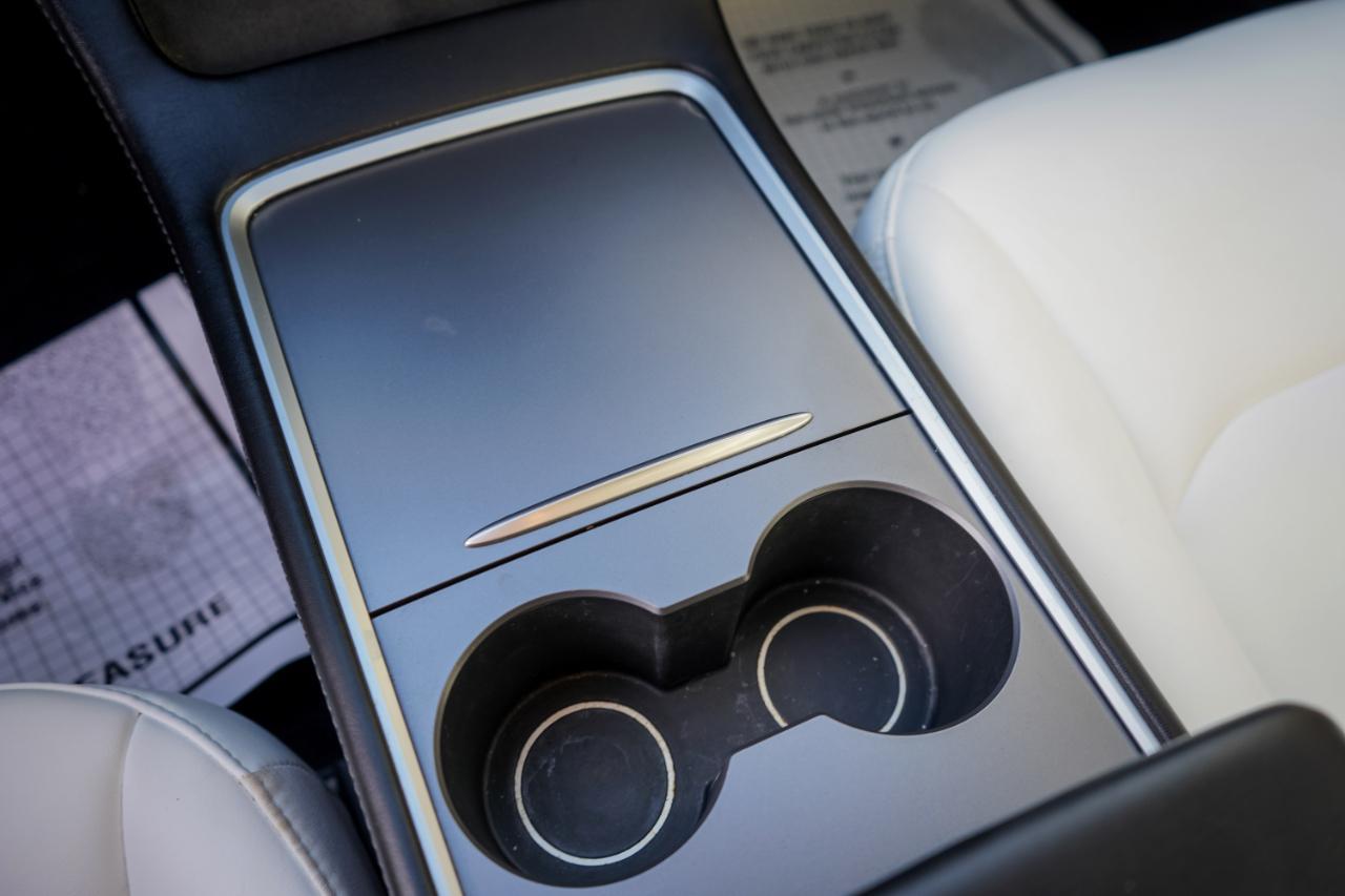 Tesla Model 3 - Thumbnail 16