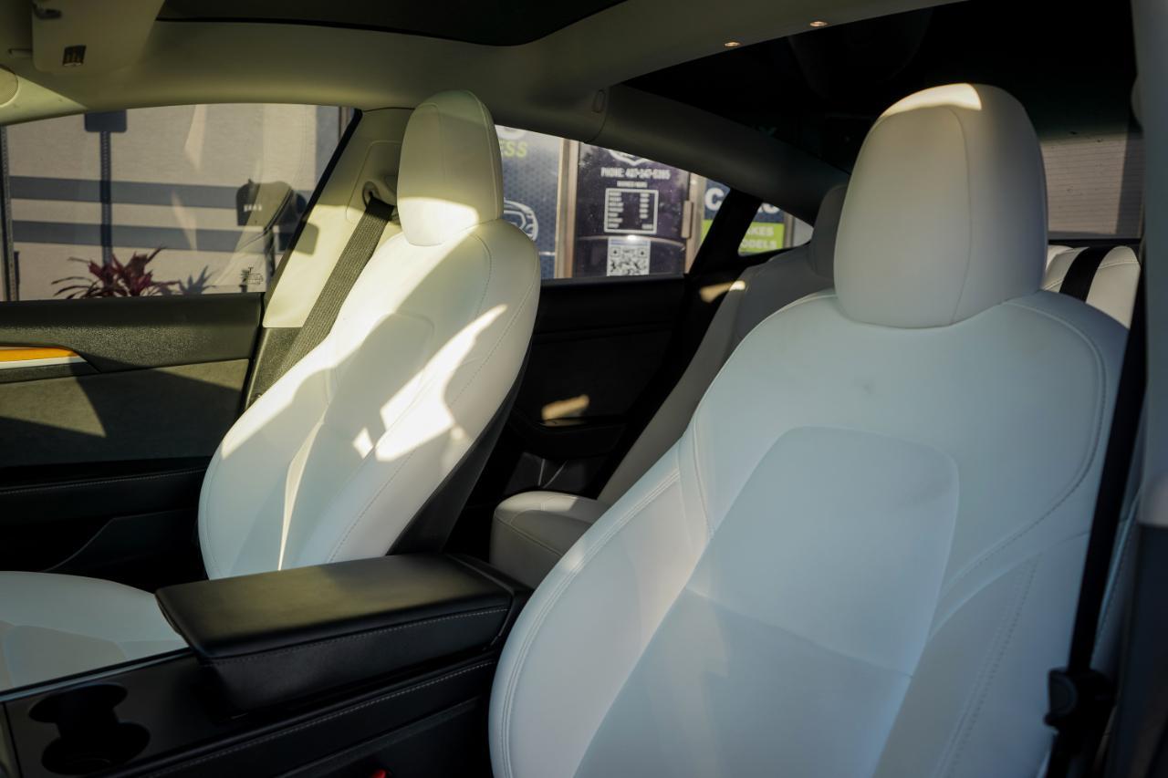 Tesla Model 3 - Thumbnail 17