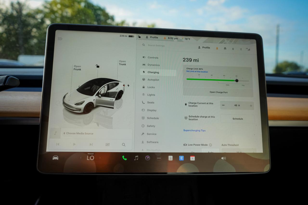 Tesla Model 3 - Thumbnail 15